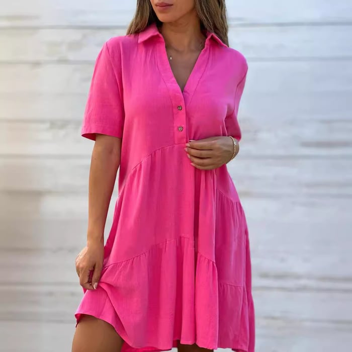 Einfarbiges, bequemes Kleid mit Revers und Knöpfen