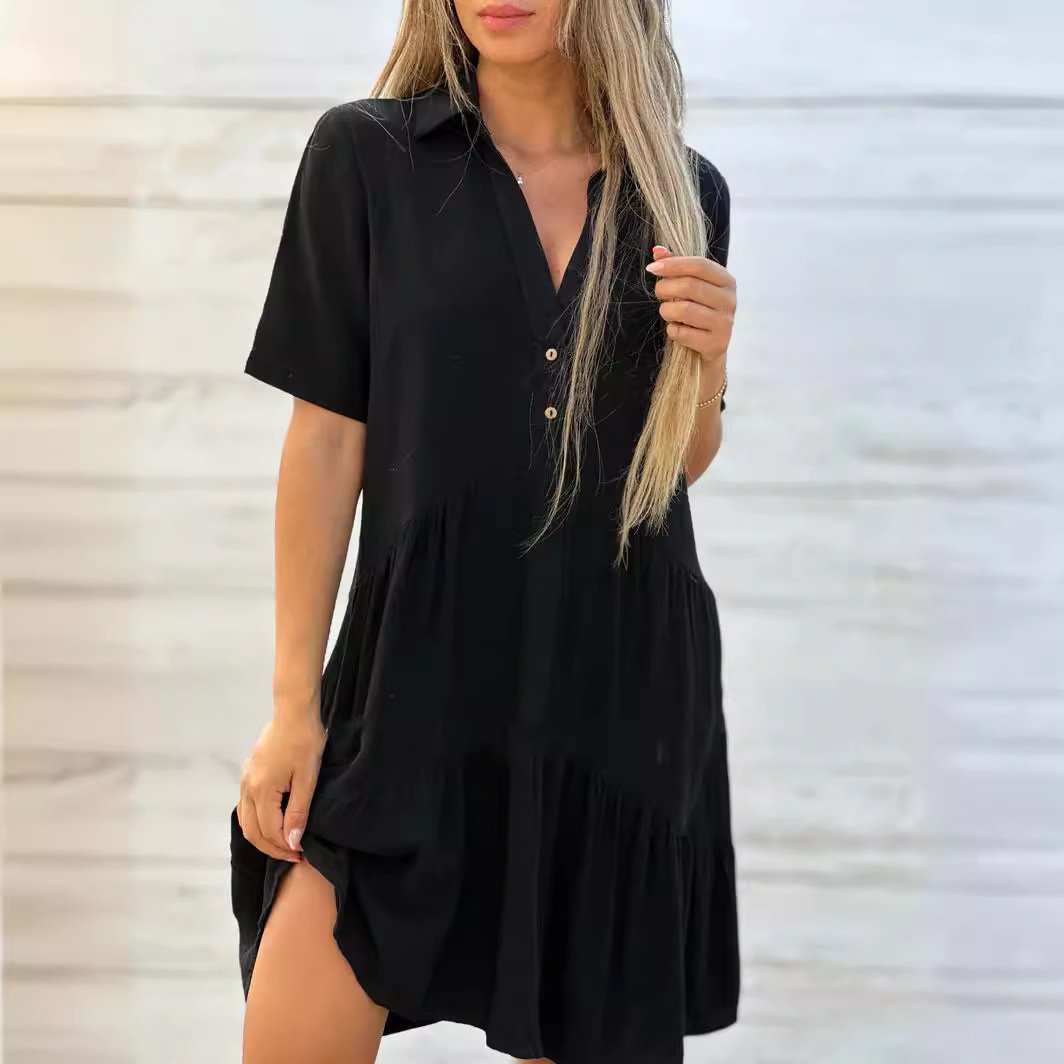 Einfarbiges, bequemes Kleid mit Revers und Knöpfen