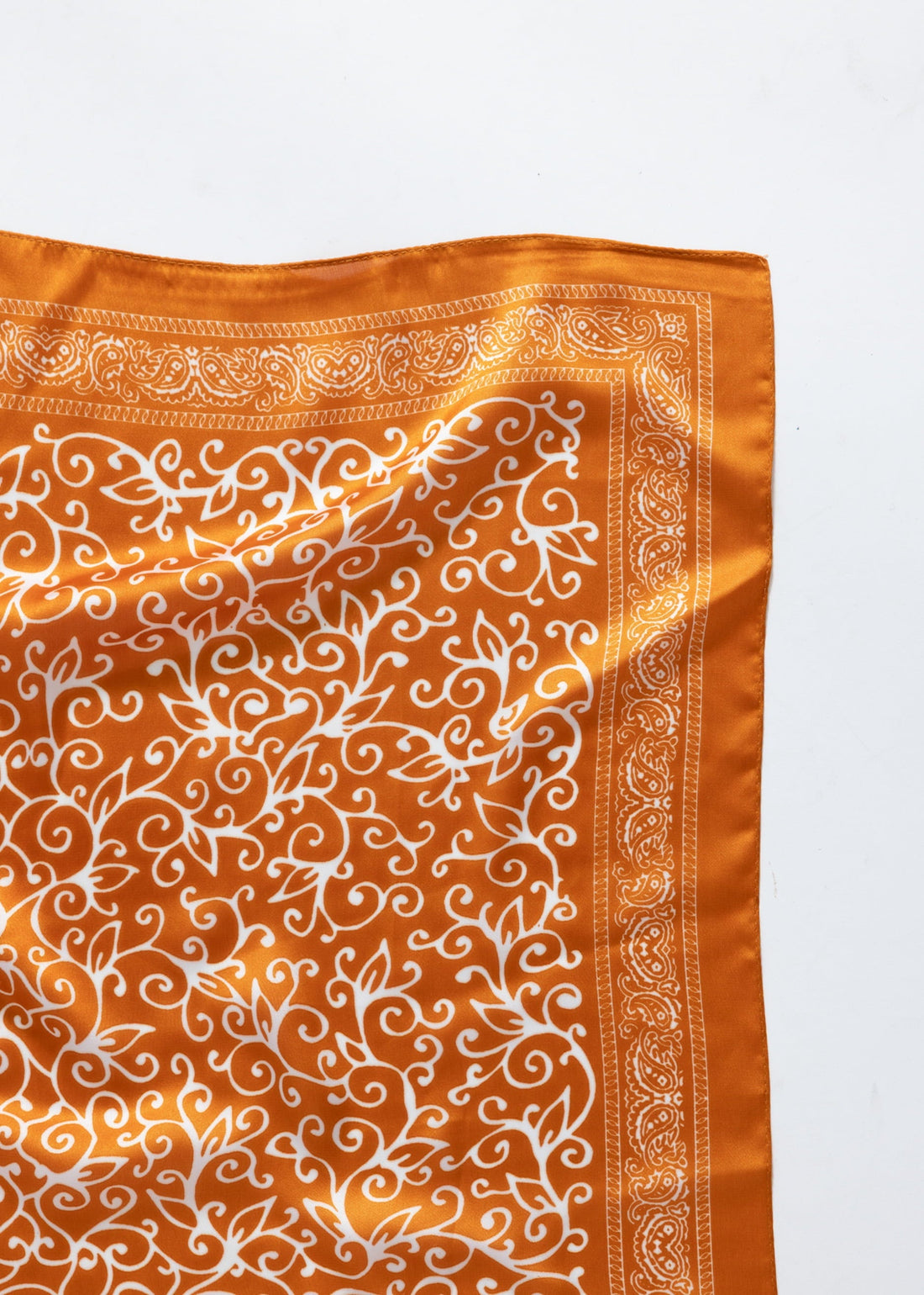 Halstuch mit filigranem Print - orange